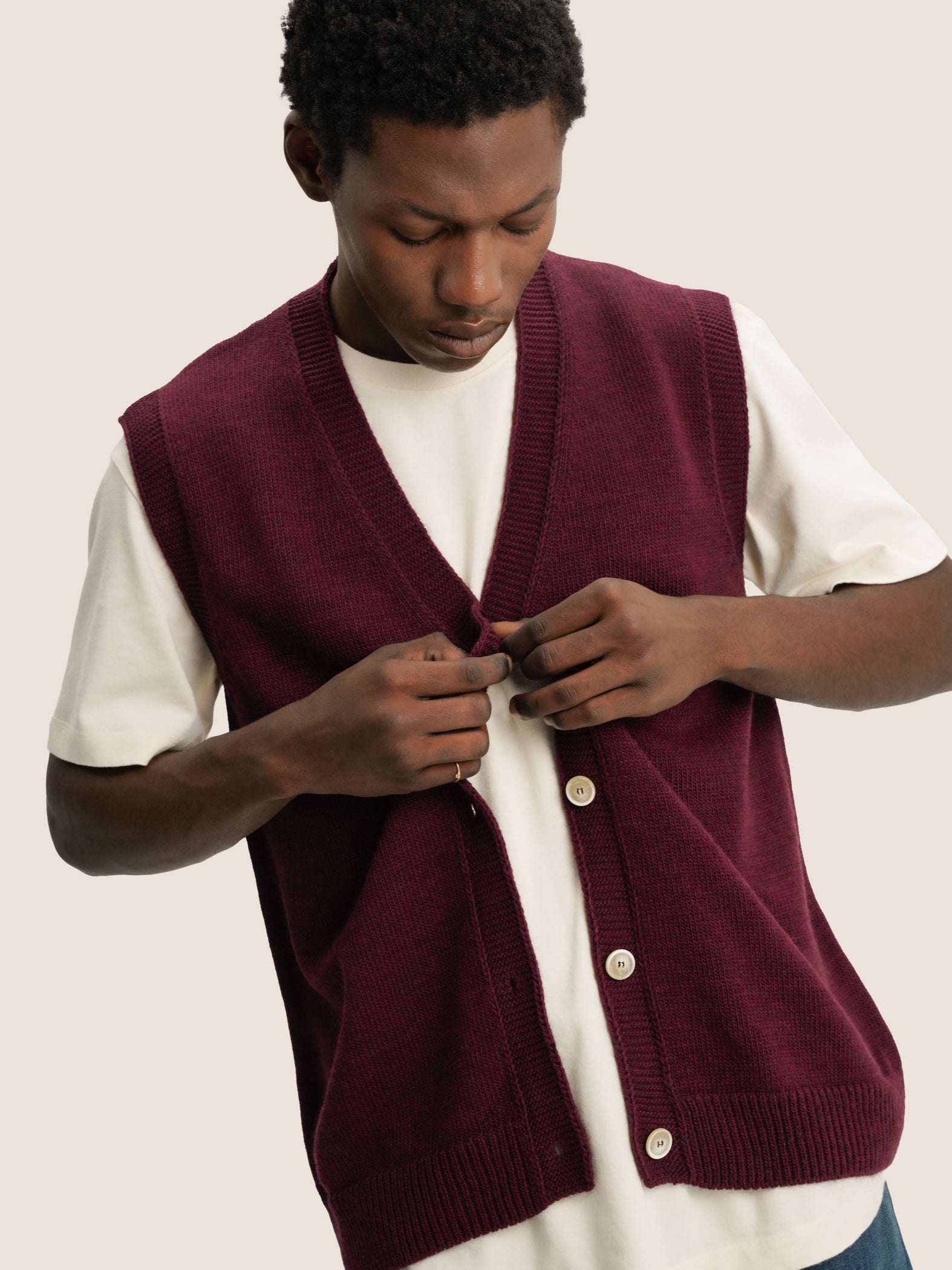 BURGUNDY KNITTED VEST